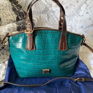 FREE SHIPPING!! Dooney & Bourke satchel, EXCELLENT CONDITION!